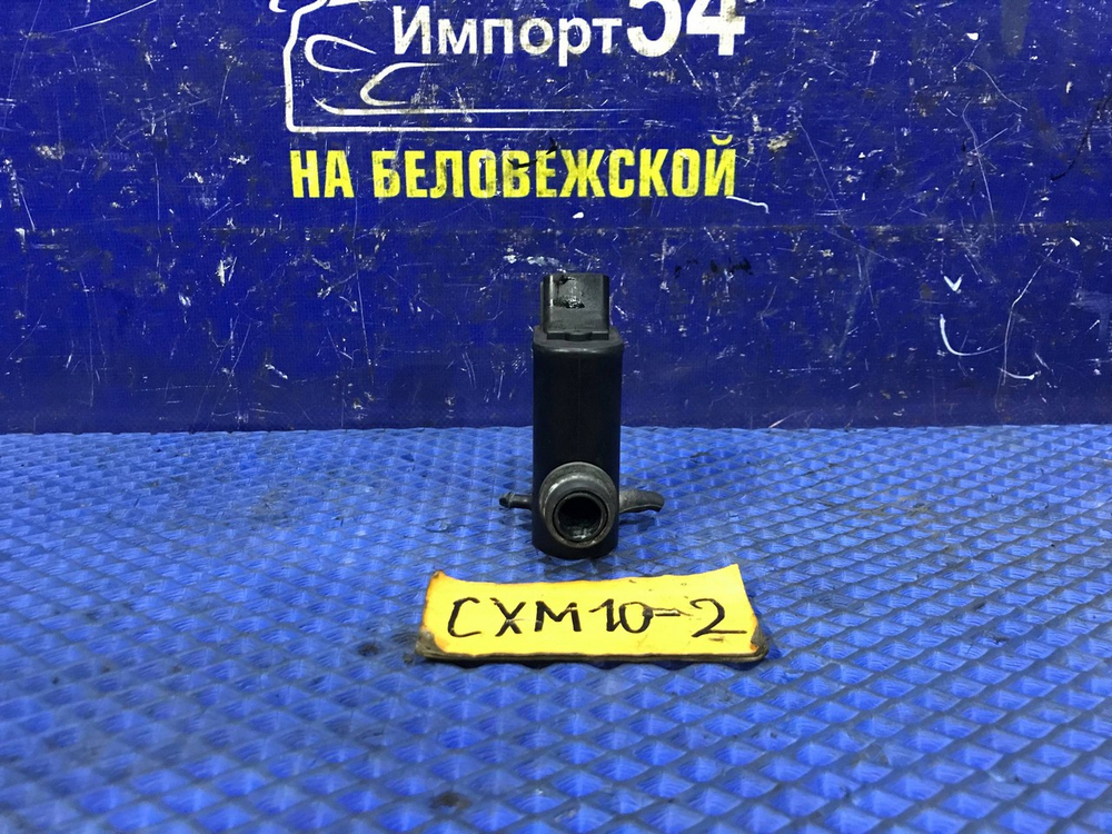 Моторчик бачка омывателя TOYOTA IPSUM 1997