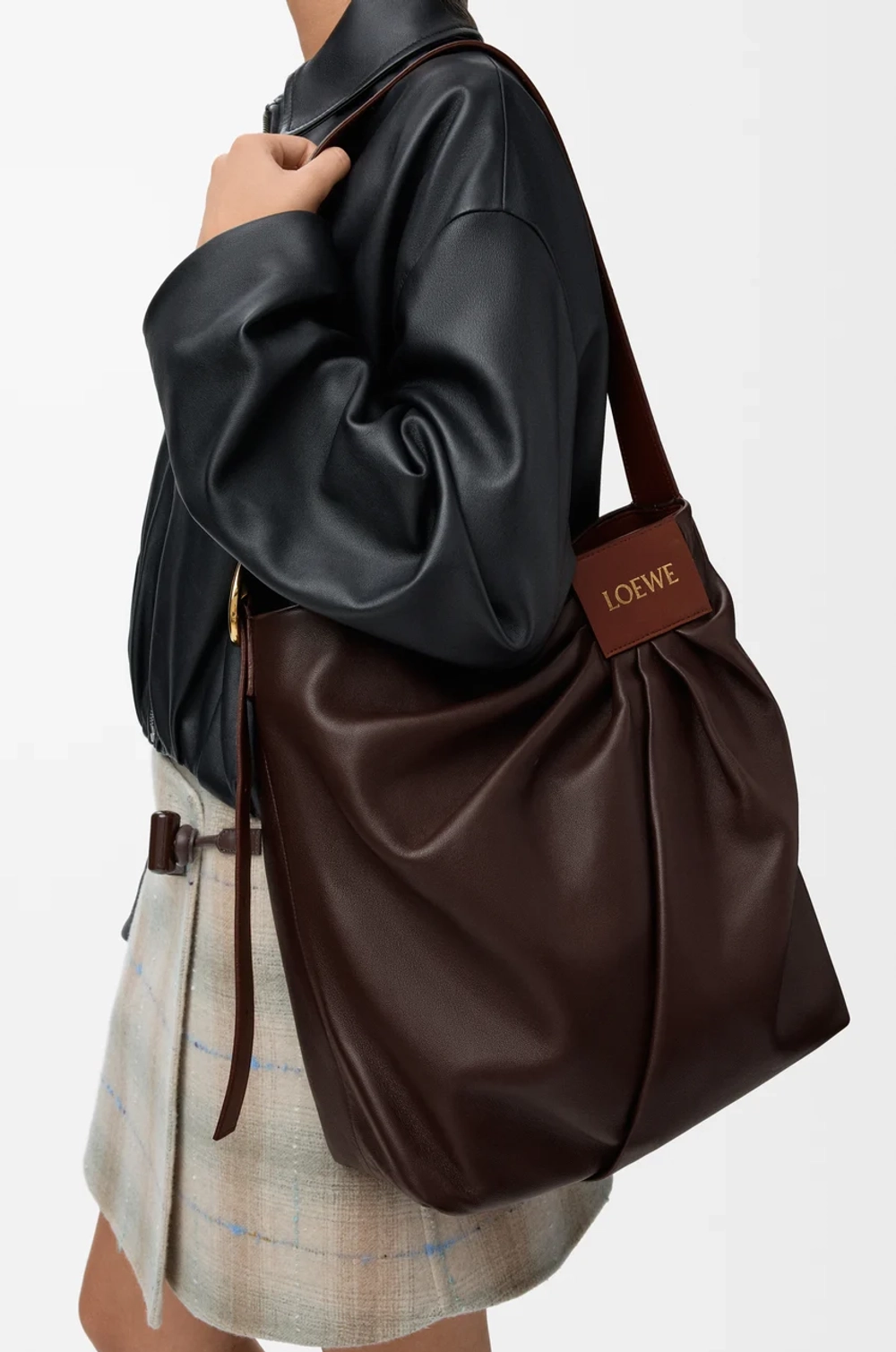 Loewe Сумка-тоут Draped из мягкой овечьей кожи наппа, темно-каштановый
