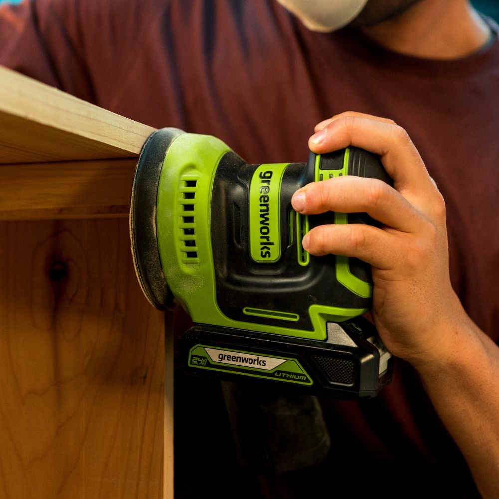 Эксцентриковая шлифмашина акк. Greenworks OS325, 24V, 125 мм, 5000-8000-11000 об/мин, амплитуда 2.4 мм,1х2Ач,ЗУ,кор (3100907CUA)