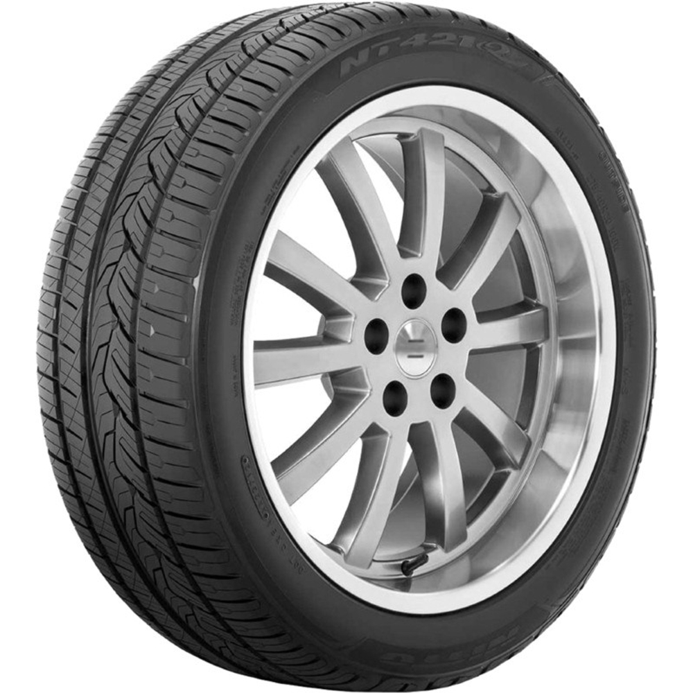 Летняя шина Nitto NT421Q (275/40 R20 106W)