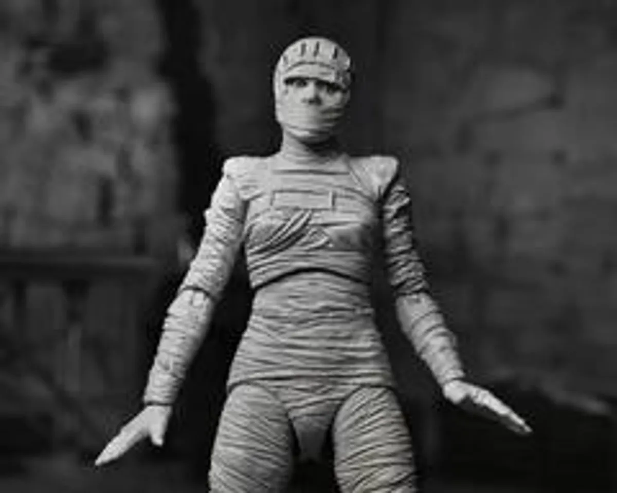 Фигурка NECA Universal Monsters: Bride of Frankenstein (B&W)