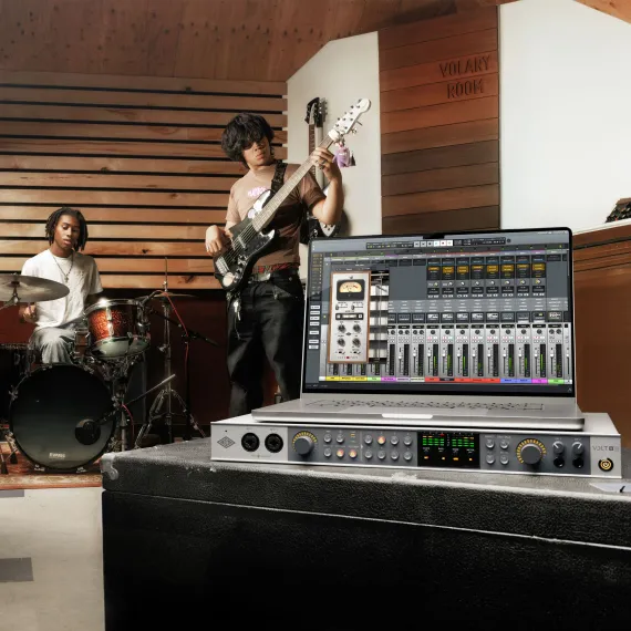 Universal Audio Volt 876 Silver