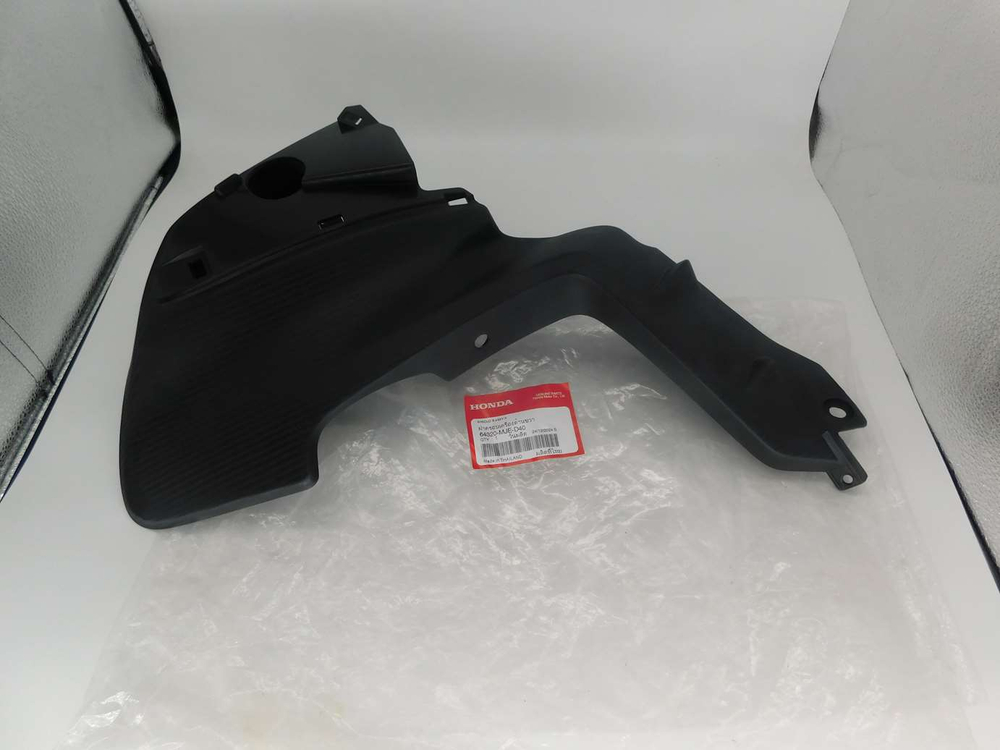 Пластик бака правый Honda CB650F 64320-MJE-D40