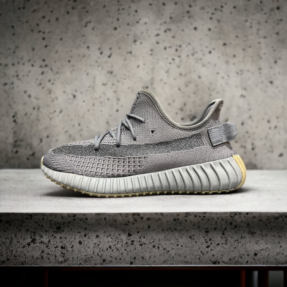 Adidas Yeezy Boost 350 V2 • Cinder