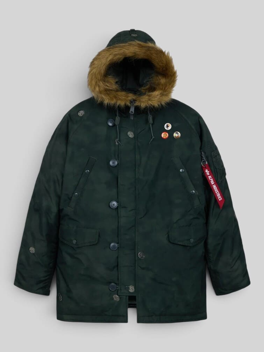 Куртка аляска Alpha Industries N-3B Oxford Vintage Print Parka тёмно-зелёная (deep forest) — со значками-пинами из комплекта