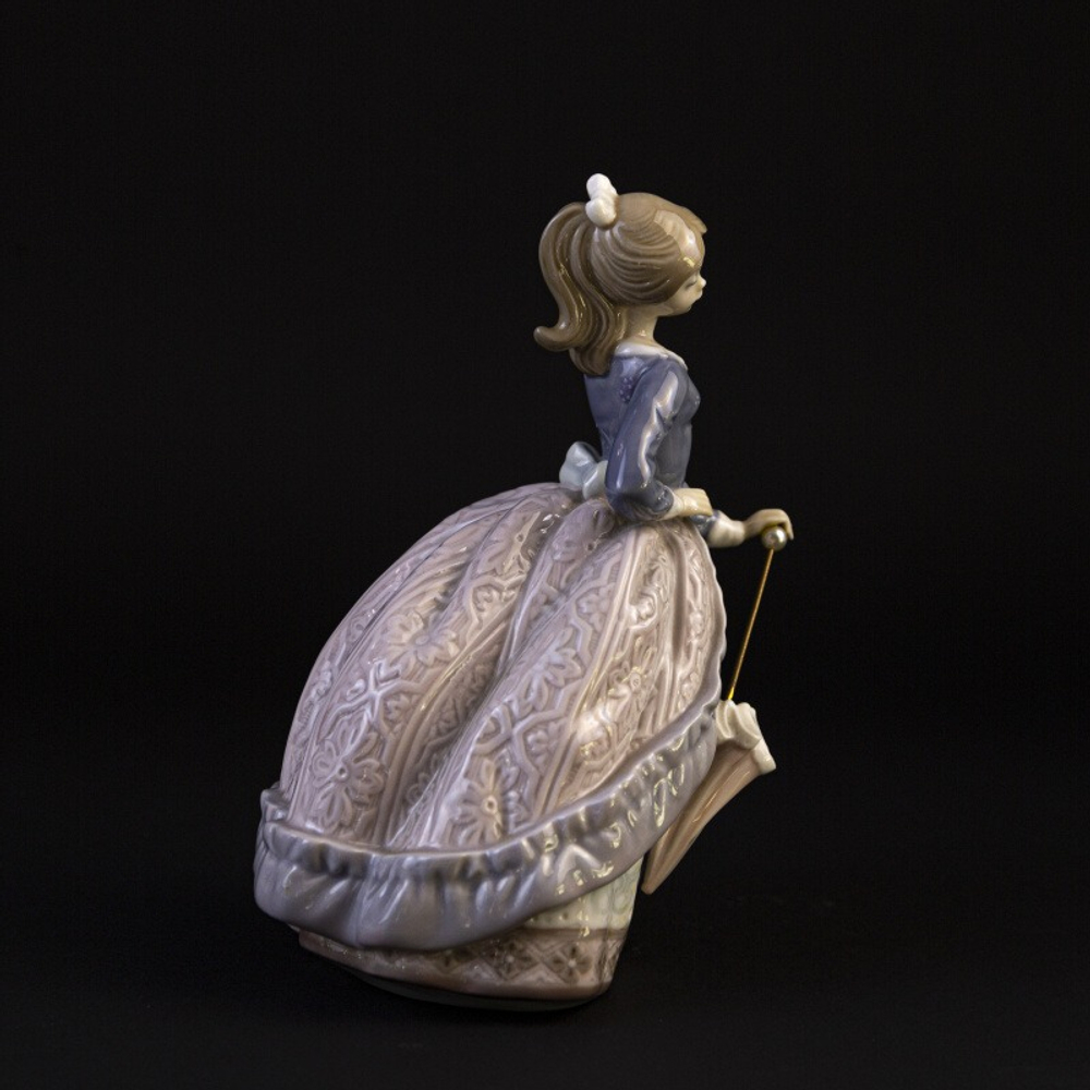 Фарфоровая мануфактура Lladro «Модница с зонтиком»