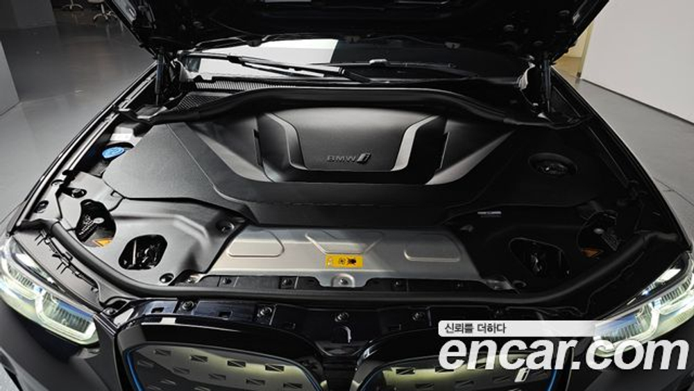 BMW iX3 M Sports — 2024