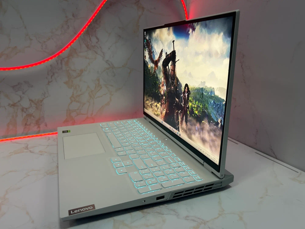 Ноутбук Lenovo Legion 5 Pro-16ITH6H. 16"/Intel Core i5-11400H/RAM 16Gb/SSD 512Gb/Nvidia RTX3050 4Gb/2560*1600/IPS/165Ghz/DOS/Цвет Белый/ BackLight: LED
