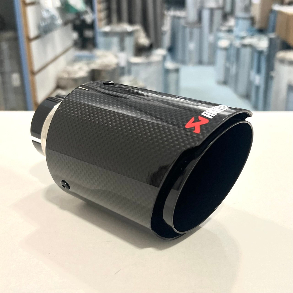 Насадка на глушитель AFM1-51-89 карбон глянец со скосом вниз, с хомутом