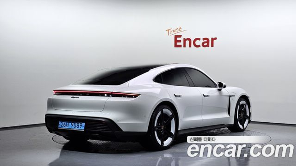 Porsche Taycan Base — 2025