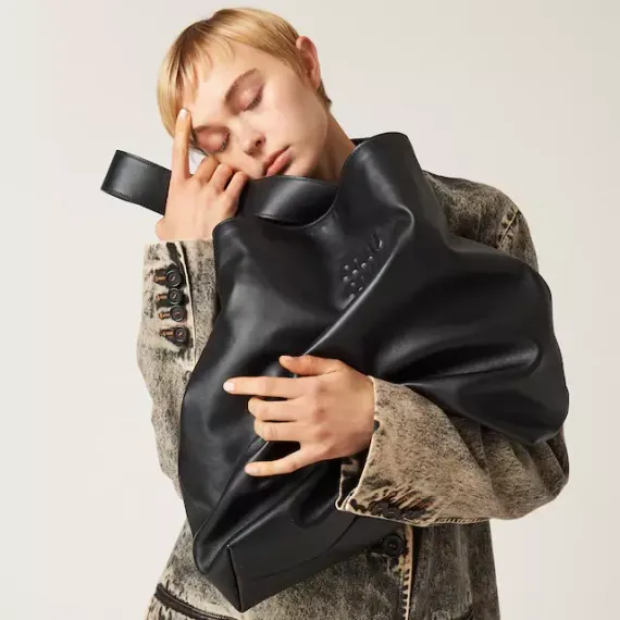 Кожаная сумка Miu Miu черный