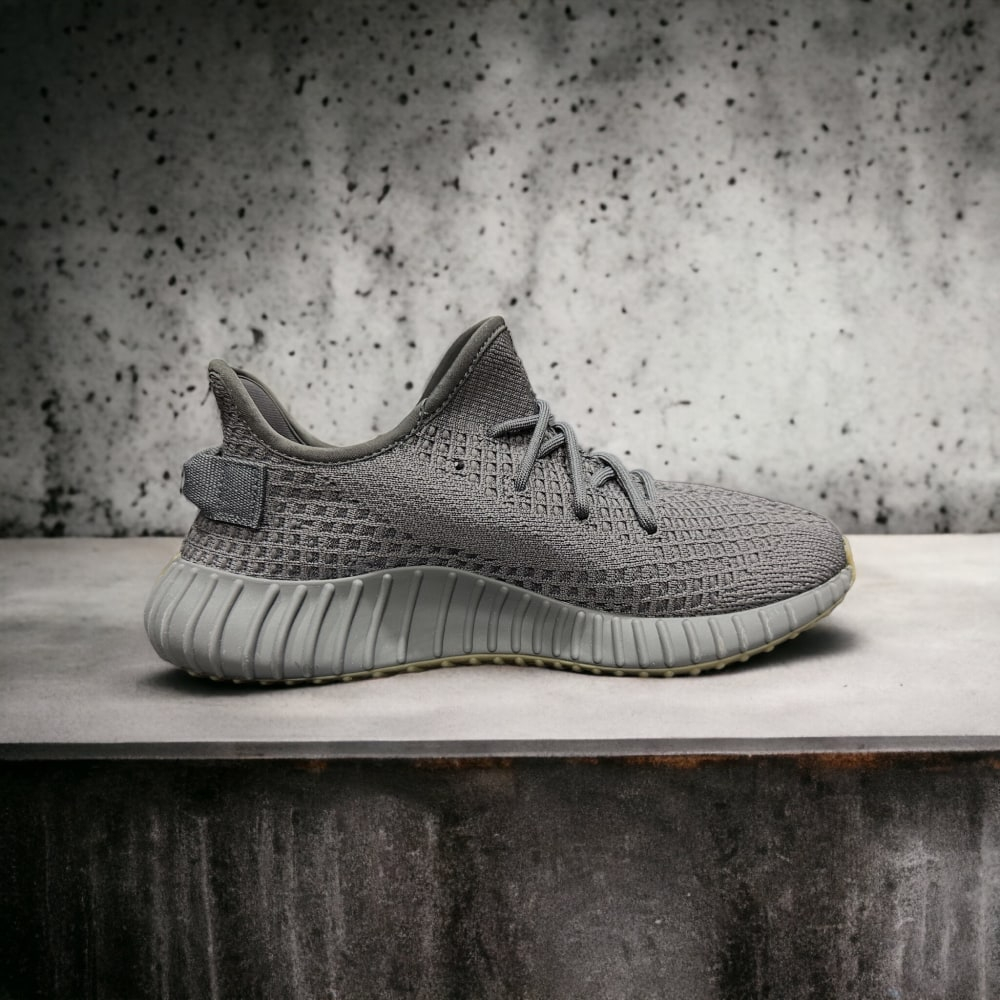 Adidas Yeezy Boost 350 V2 • Cinder