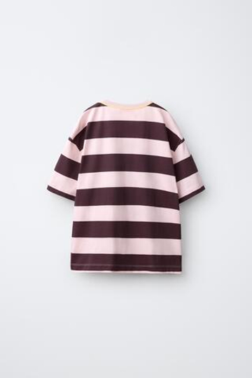 ZARA ФУТБОЛКА В ПОЛОСКУ С ТЕКСТОВЫМ ПРИНТОМ, ПОЛОСКИ