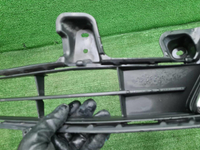 Накладка ПТФ левая Toyota Land Cruiser 200 (15-21)