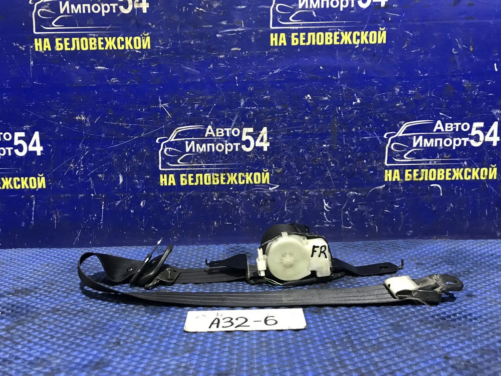 Ремень безопасности передний правый NISSAN CEFIRO 1994