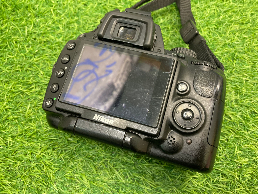 Nikon D5000 kit 18-55mm 20.000 кадров