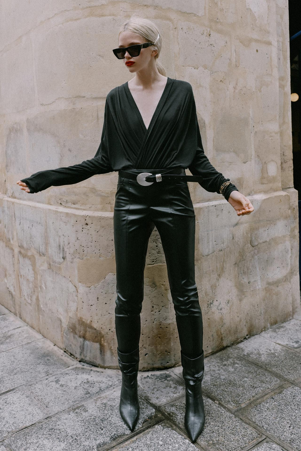 ZARA БРЮКИ ИЗ ИСКУССТВЕННОЙ КОЖИ НА МОЛНИЯХ, ЧЕРНЫЙ