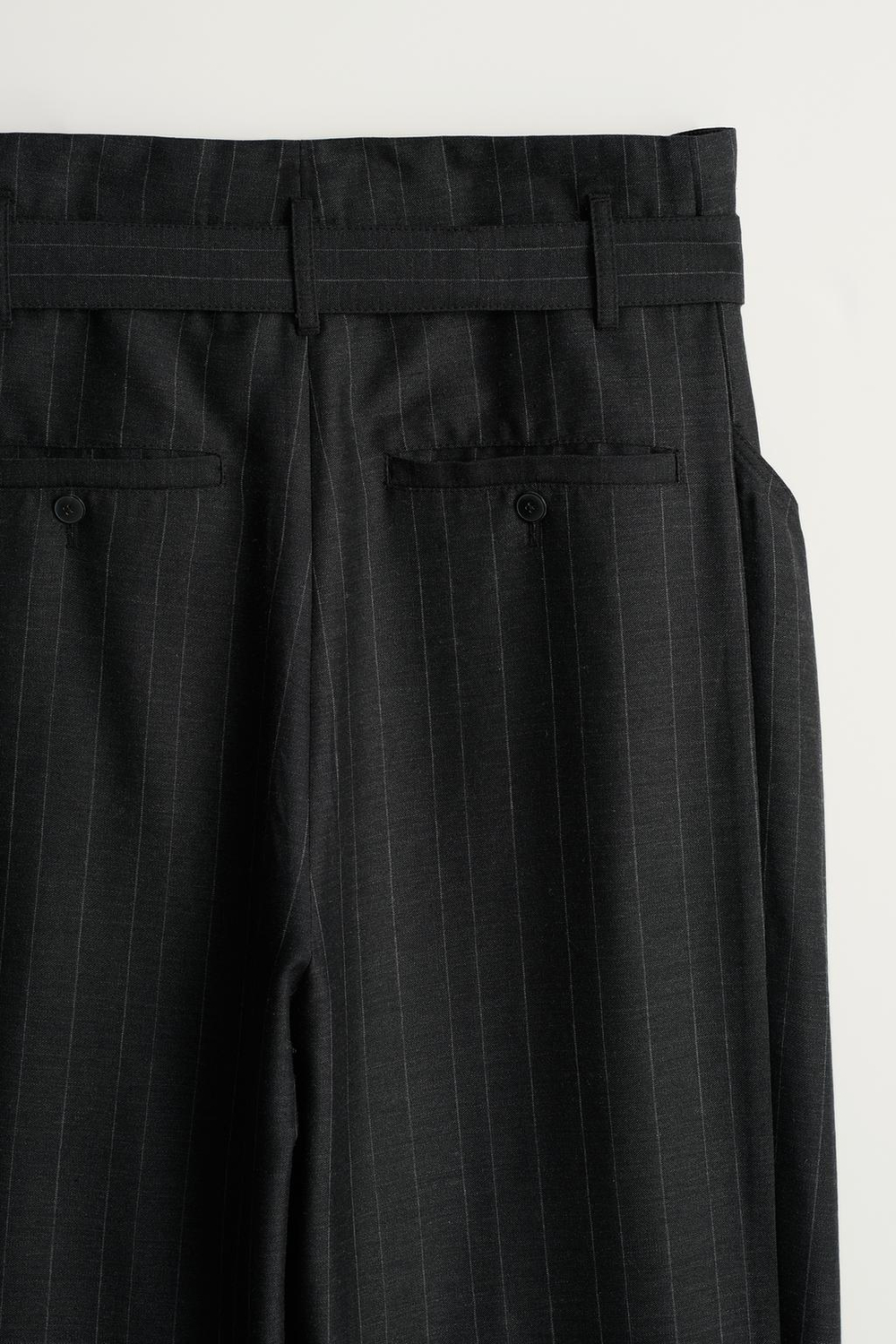 ZARA КОСТЮМНЫЕ БРЮКИ СВОБОДНОГО КРОЯ В ТОНКУЮ ПОЛОСКУ, БЕЛЫЙ/ЧЕРНЫЙ
