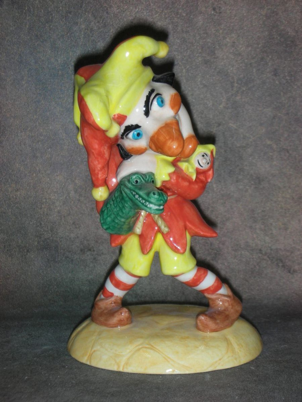 Статуэтка. Фарфор. Клоун Панч и Джуди. Royal Doulton. Англия