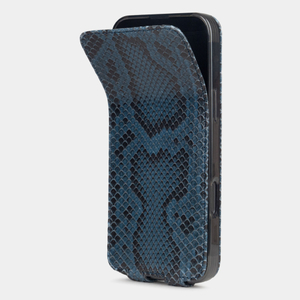 Чехол для iPhone 16 Pro Max кожаный, питон синего цвета