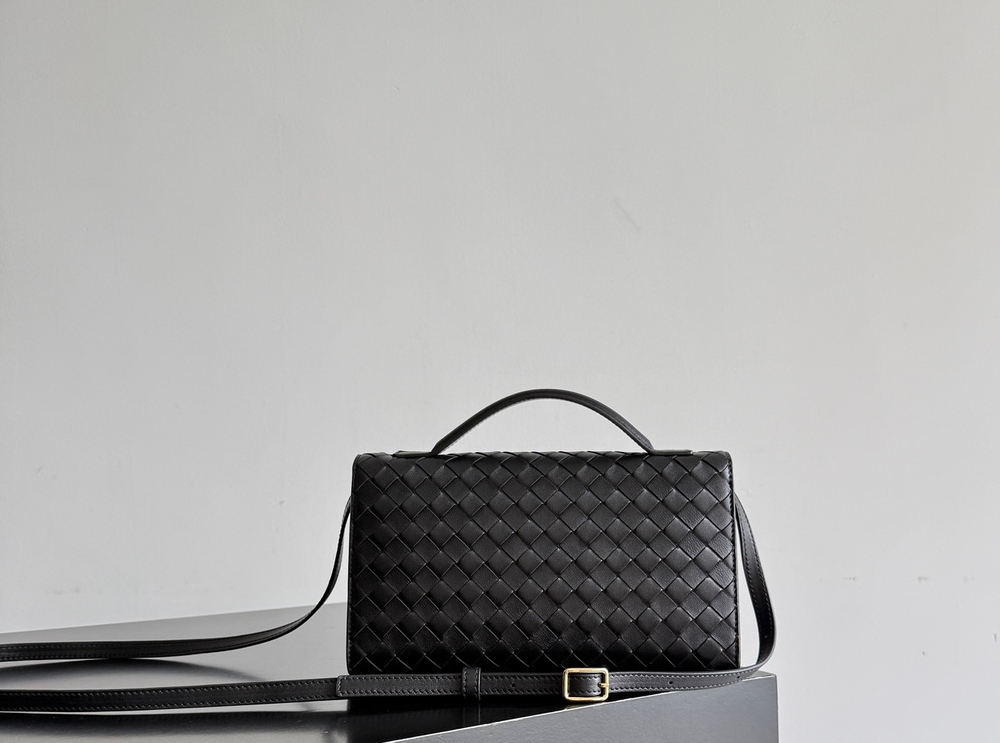 Сумка Bottega Veneta Andiamo Clutch — чёрная — фото 5