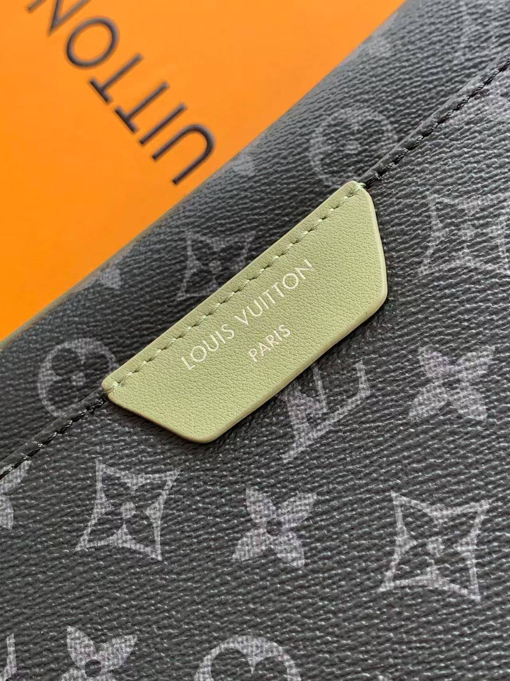 Сумка через плечо/мессенджер Louis Vuitton Trio