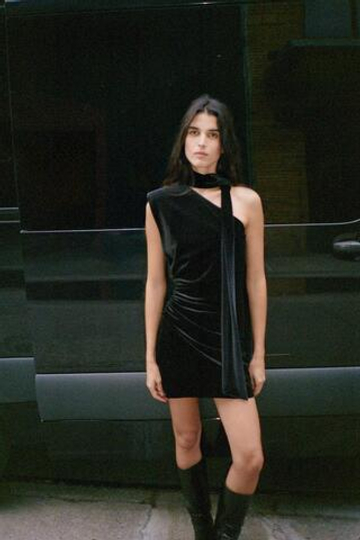 ZARA КОРОТКОЕ БАРХАТНОЕ ПЛАТЬЕ С ШАРФОМ, ЧЕРНЫЙ