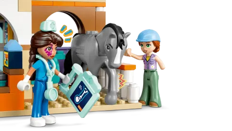 Конструктор LEGO Friends 42651 Ветеринарная клиника для лошадей и питомцев