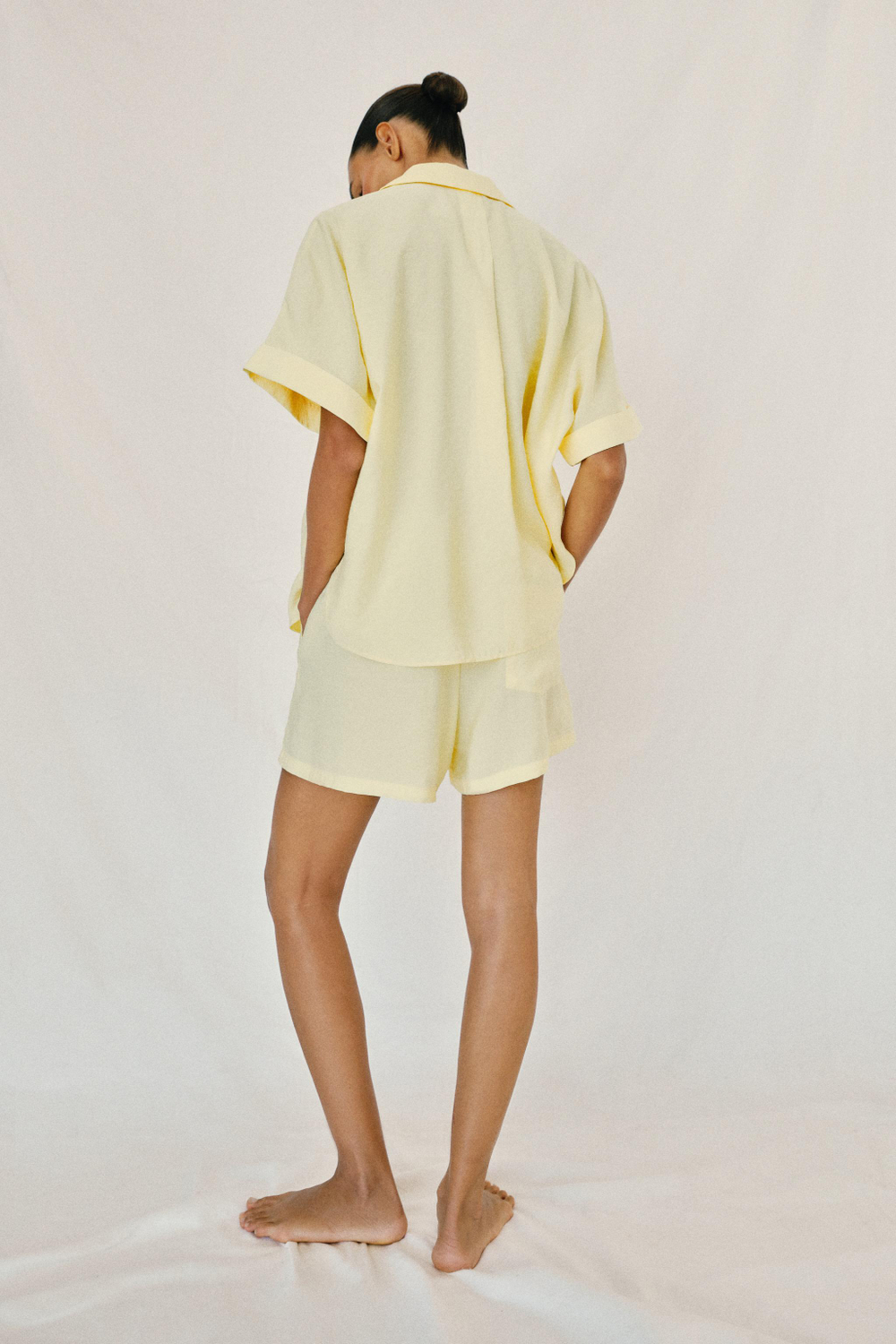 СВОБОДНЫЕ ШОРТЫ С ЭЛАСТИЧНЫМ ПОЯСОМ — ZARA