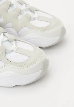 Кроссовки женские NIKE W TECH HERA