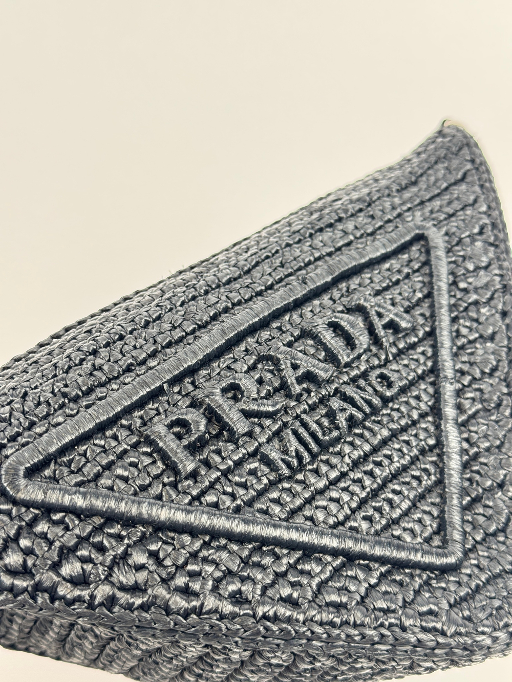 Сумка Prada Triangle crochet bag