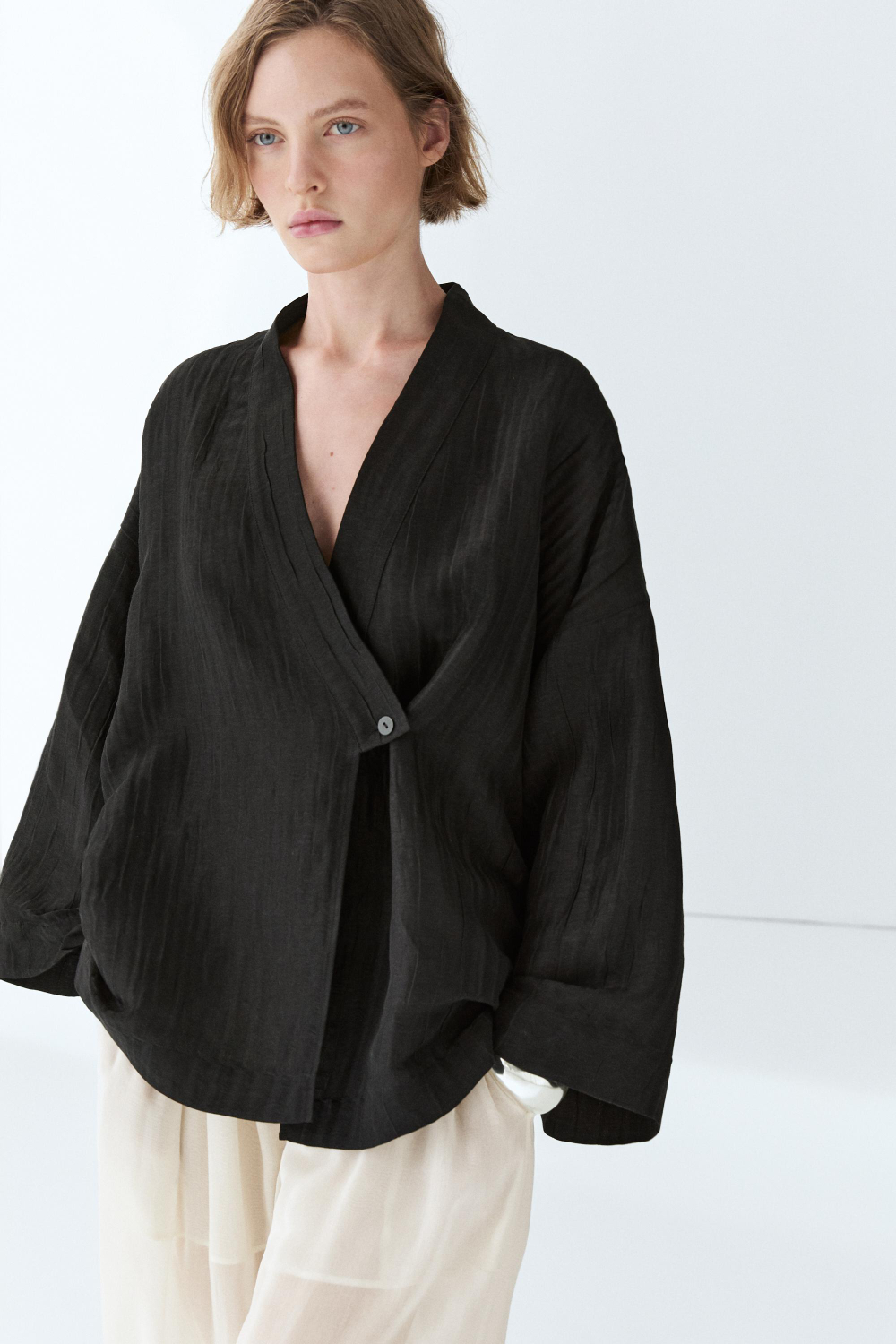 Massimo Dutti Фактурное кимоно из смесового льна с V-образным вырезом, черный
