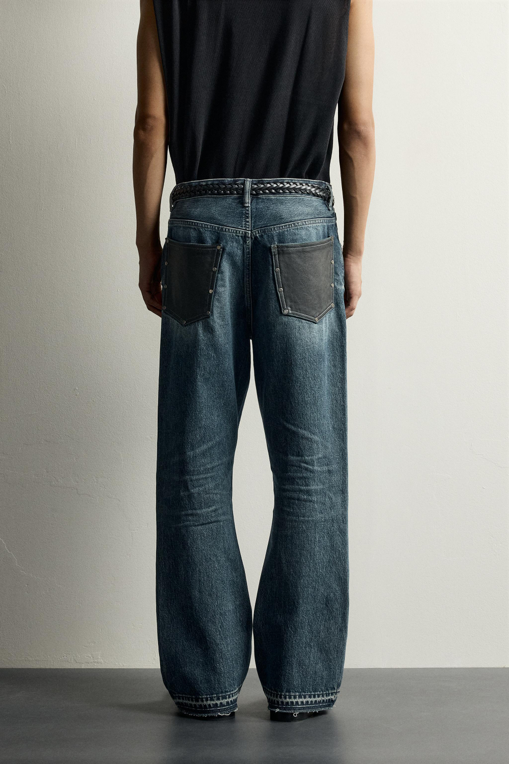 ДЖИНСЫ FLARED FIT С КОНТРАСТНЫМИ КАРМАНАМИ — ZARA