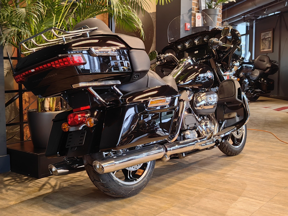 Ultra Limited, Harley-Davidson (FLHTK) Vivid Black/Chrome