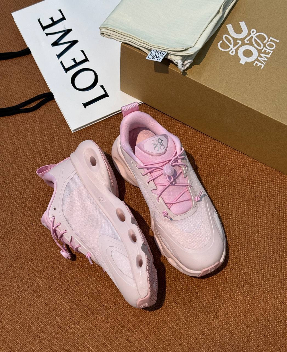 Кроссовки On Running x Loewe
