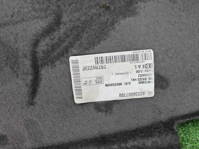 Обшивка крышки багажника Mercedes S W223 (20-нв)