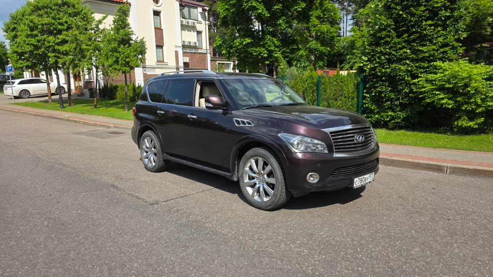 Автомобиль Infiniti QX56