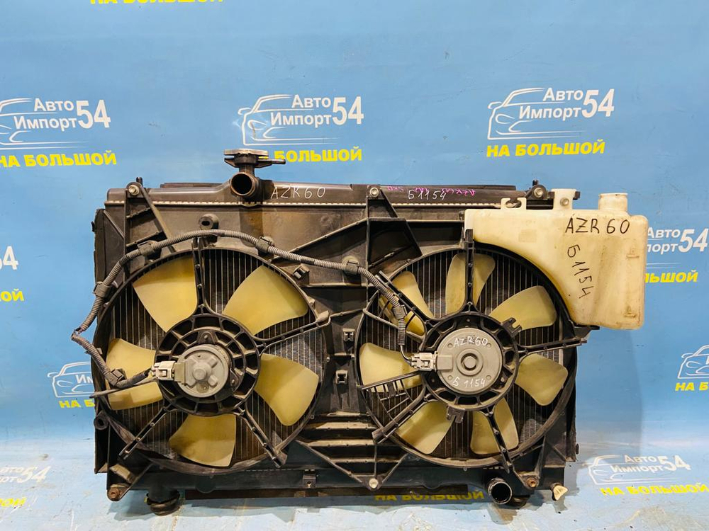 Радиатор двигателя TOYOTA VOXY 2001-2007