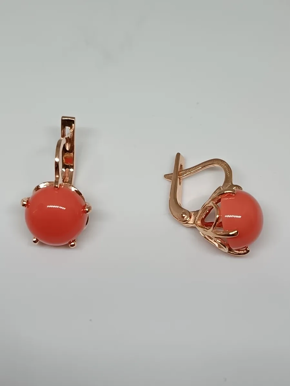 Серьги бижутерные с кораллом синтетическим