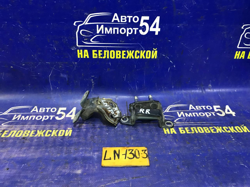 Петля двери задней правой TOYOTA HILUX SURF 1992