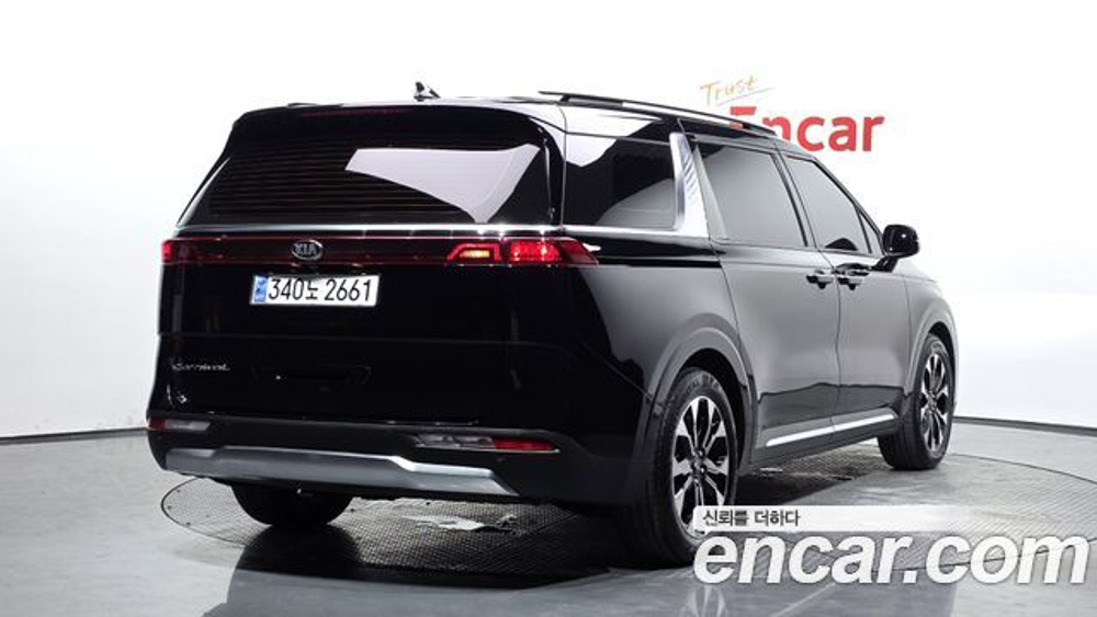 KIA Canival 9-Seater Signature — 2021