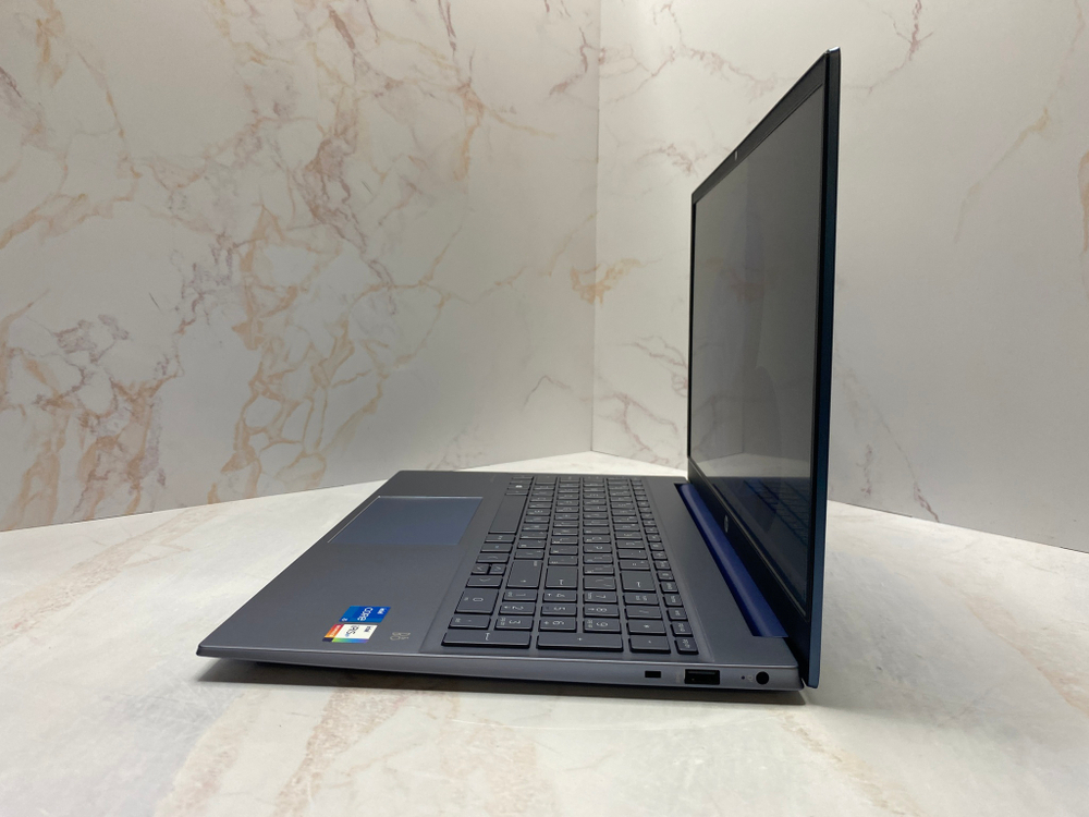Ноутбук HP 15-eg0093ur. Конфигурация: Intel Core i5-1135G7/8 ГБ/512 ГБ SSD/Intel Iris X/15.6"/1920x1080 Пикс/ Windows 11/B1