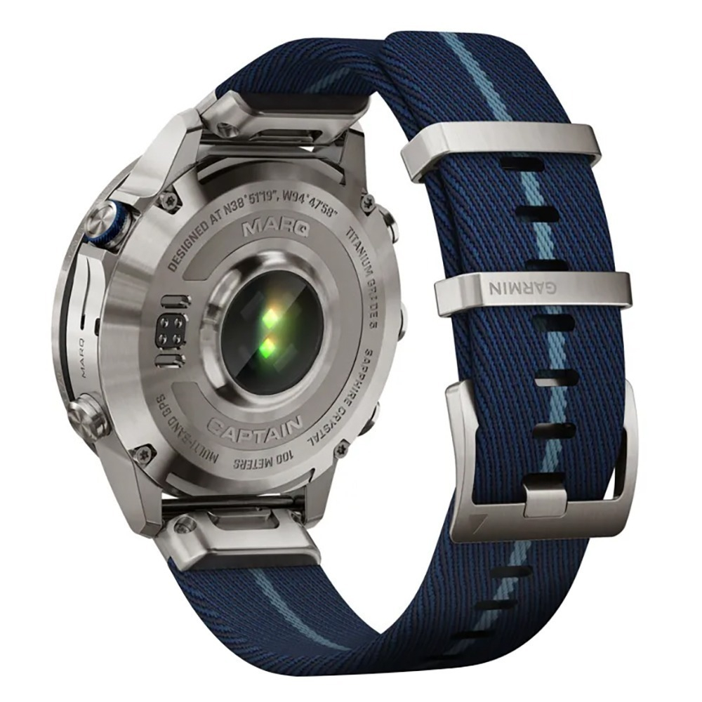 Умные часы Garmin MARQ Captain (Gen 2) 46 мм в титановом корпусе с синим керамическим безелем и ремешком