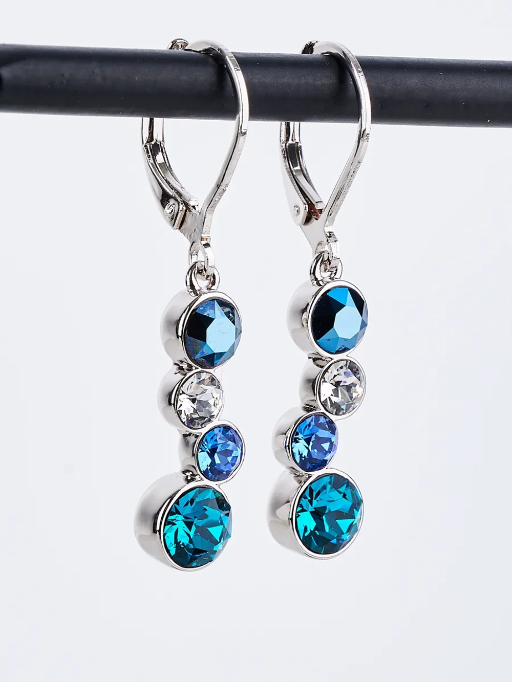Серьги-подвески Эльза с синими кристаллами Swarovski