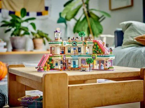 Конструктор LEGO Friends 42604 Торговый центр Хартлейк-Сити