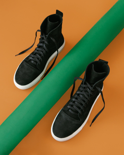 HIGHTOPS b+w sample