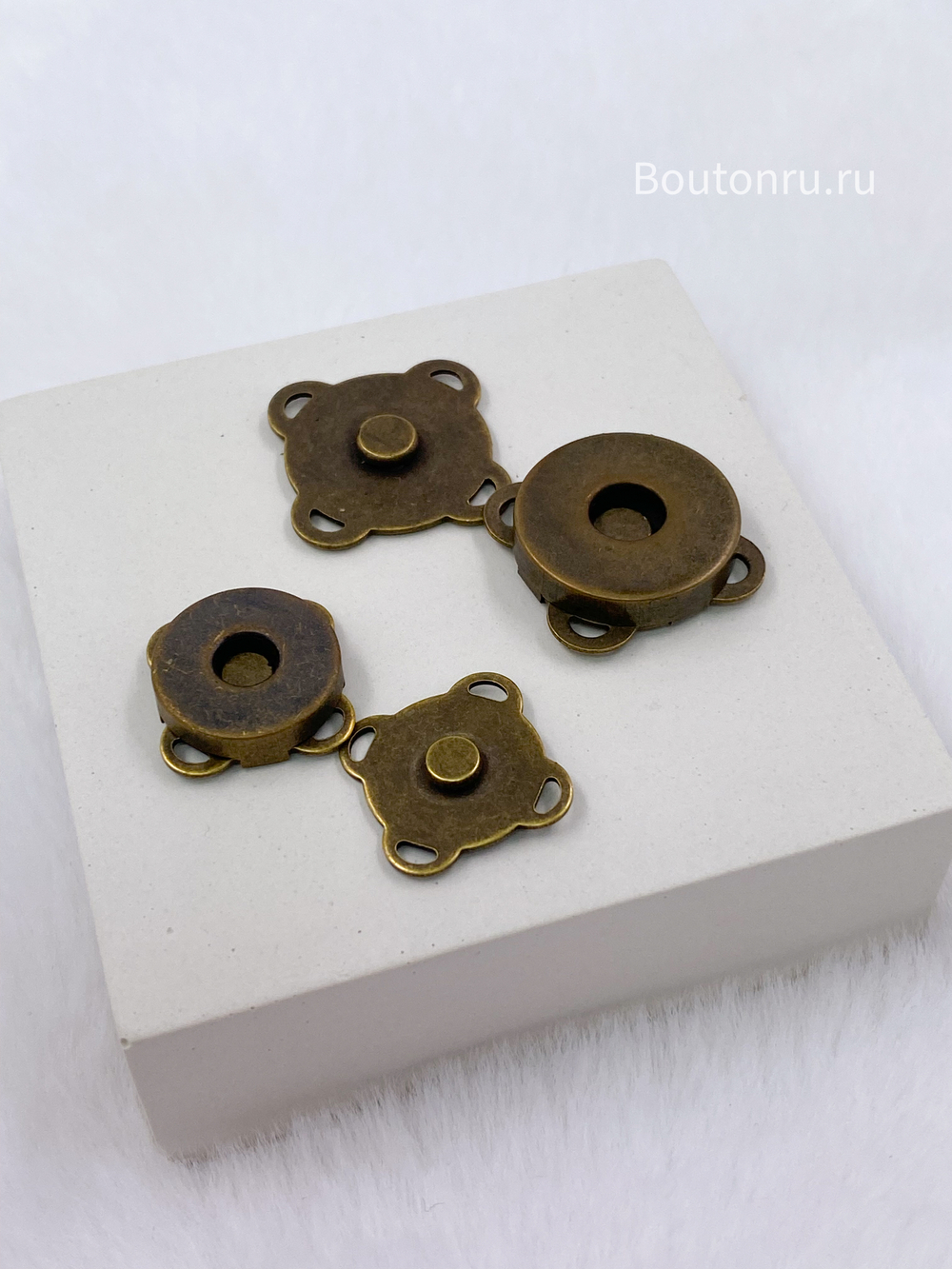 Кнопка магнитная бронзовая