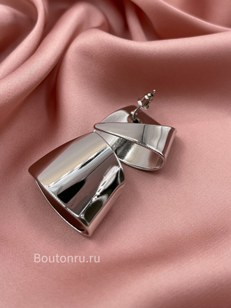 Серьги серебристые плоские изогнутые
