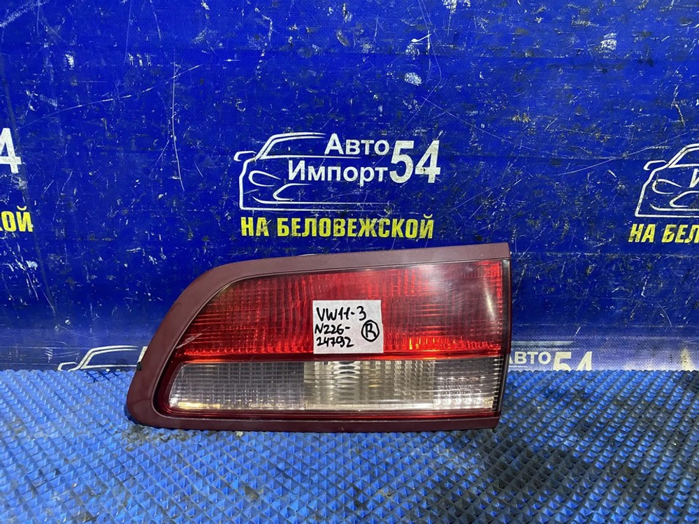 Вставка багажника правая NISSAN AVENIR 2001