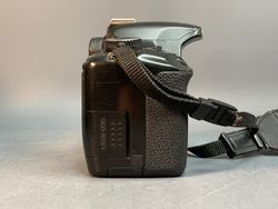 Canon 450D kit 18-55mm 3.5-5.6 IS 63.000 кадров